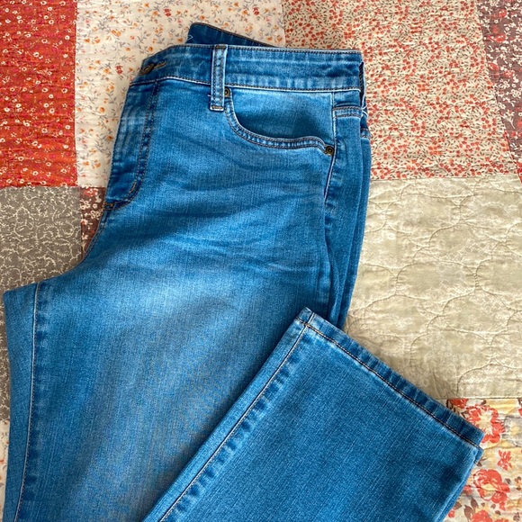 JEANS by St. John’s Bay in light blue denim, women’s size 12 - Picture 5 of 5